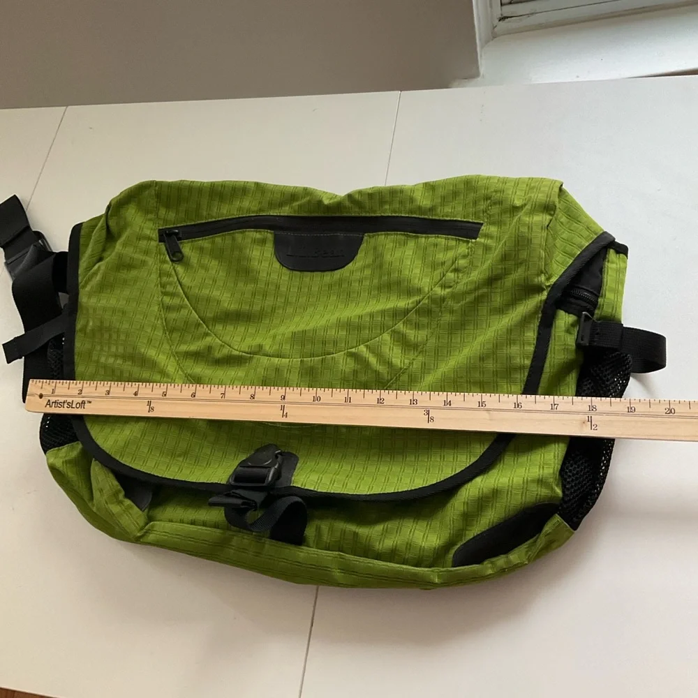 L.L. Bean Green Commuter Messenger Laptop Crossbody Bag with Black Accents - Picture 13 of 15